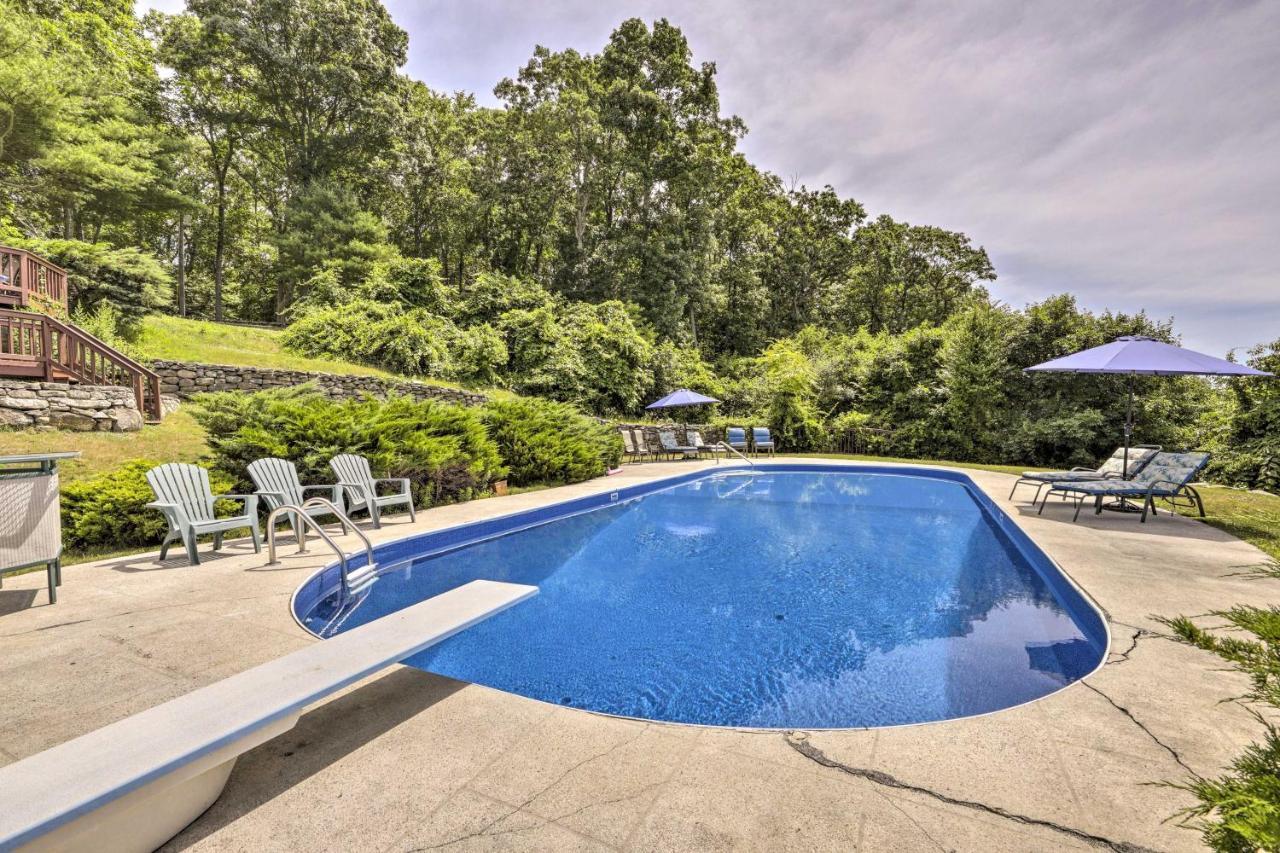 Private Guest House With Deck And Spectacular Views! Uncasville Bagian luar foto