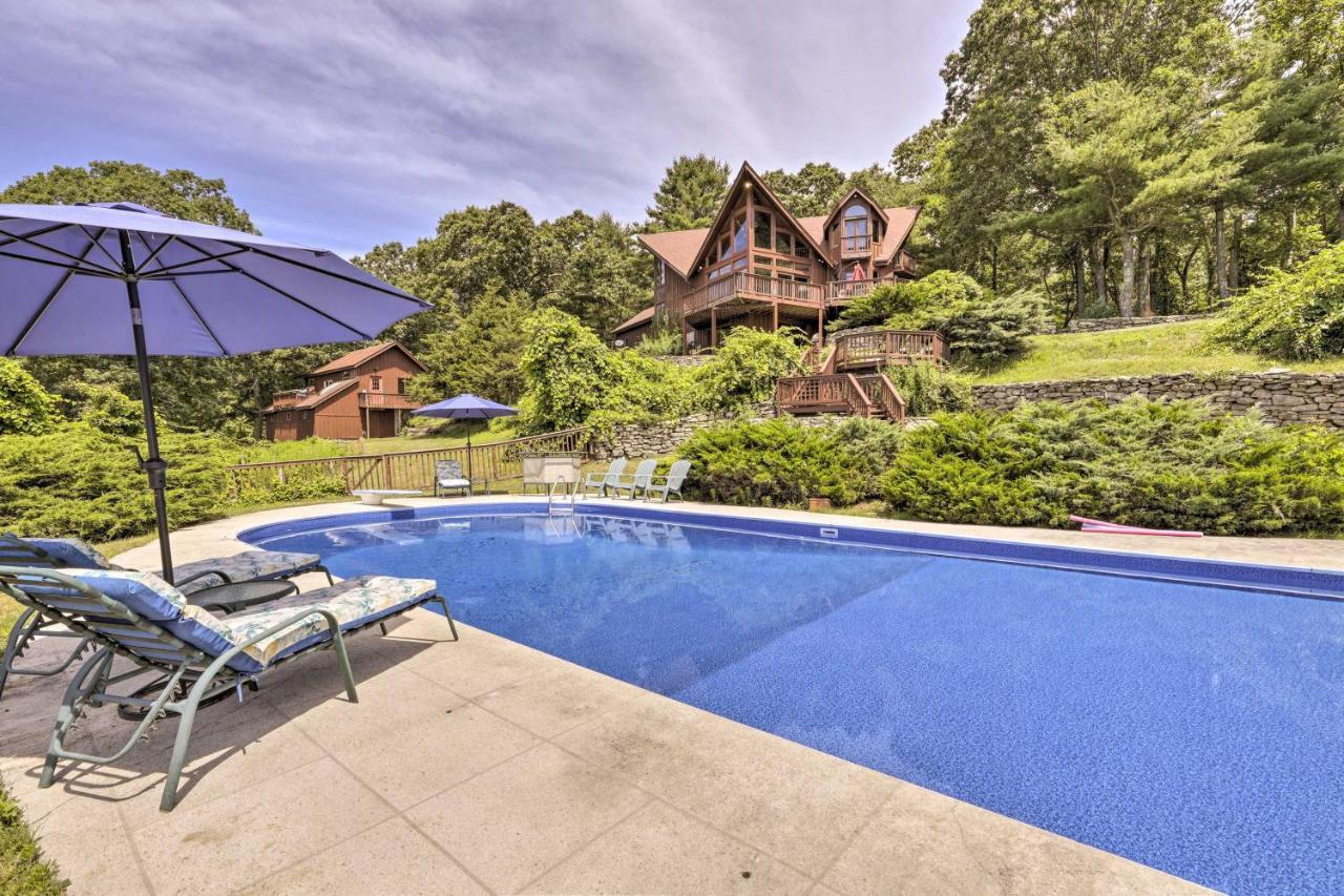 Private Guest House With Deck And Spectacular Views! Uncasville Bagian luar foto