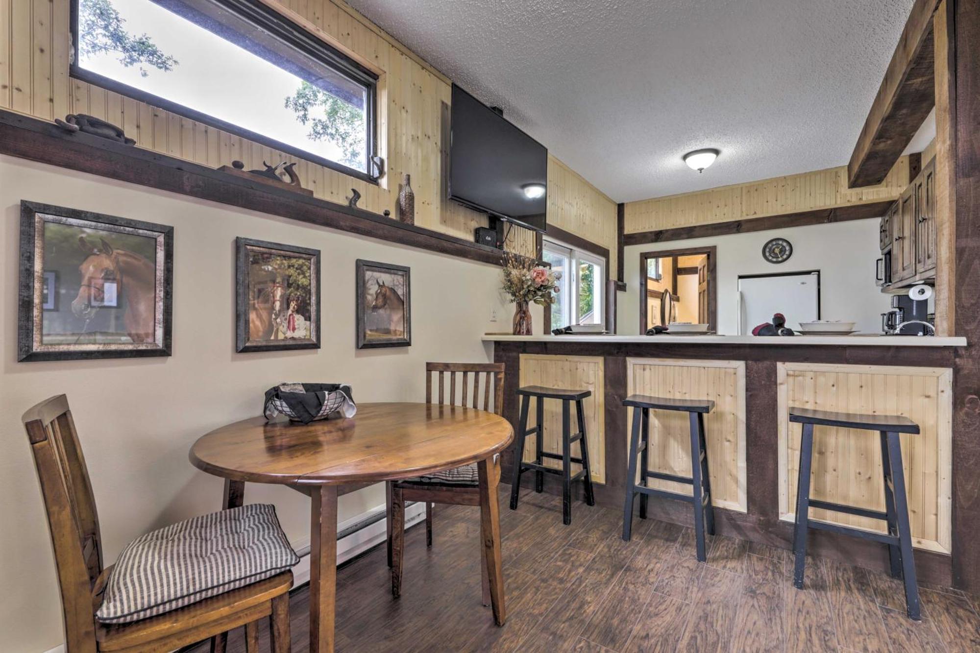 Private Guest House With Deck And Spectacular Views! Uncasville Bagian luar foto