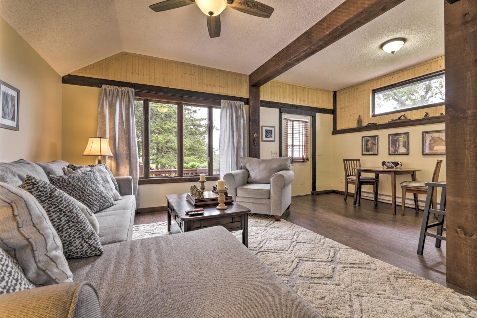 Private Guest House With Deck And Spectacular Views! Uncasville Bagian luar foto