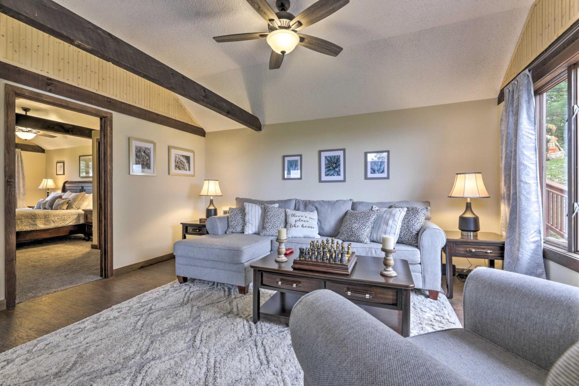 Private Guest House With Deck And Spectacular Views! Uncasville Bagian luar foto
