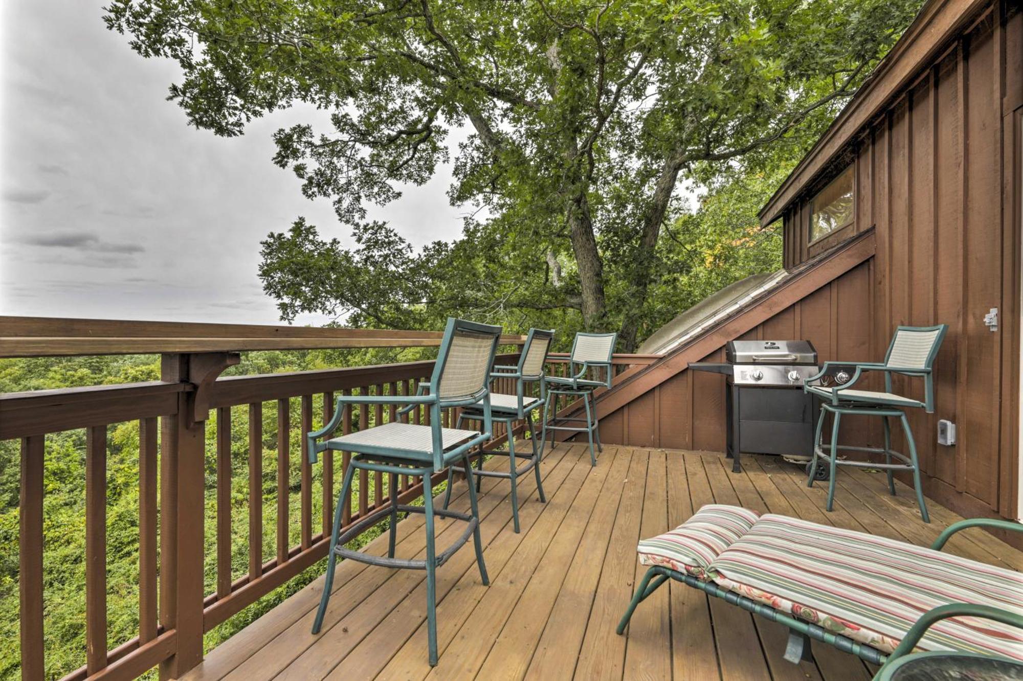 Private Guest House With Deck And Spectacular Views! Uncasville Bagian luar foto
