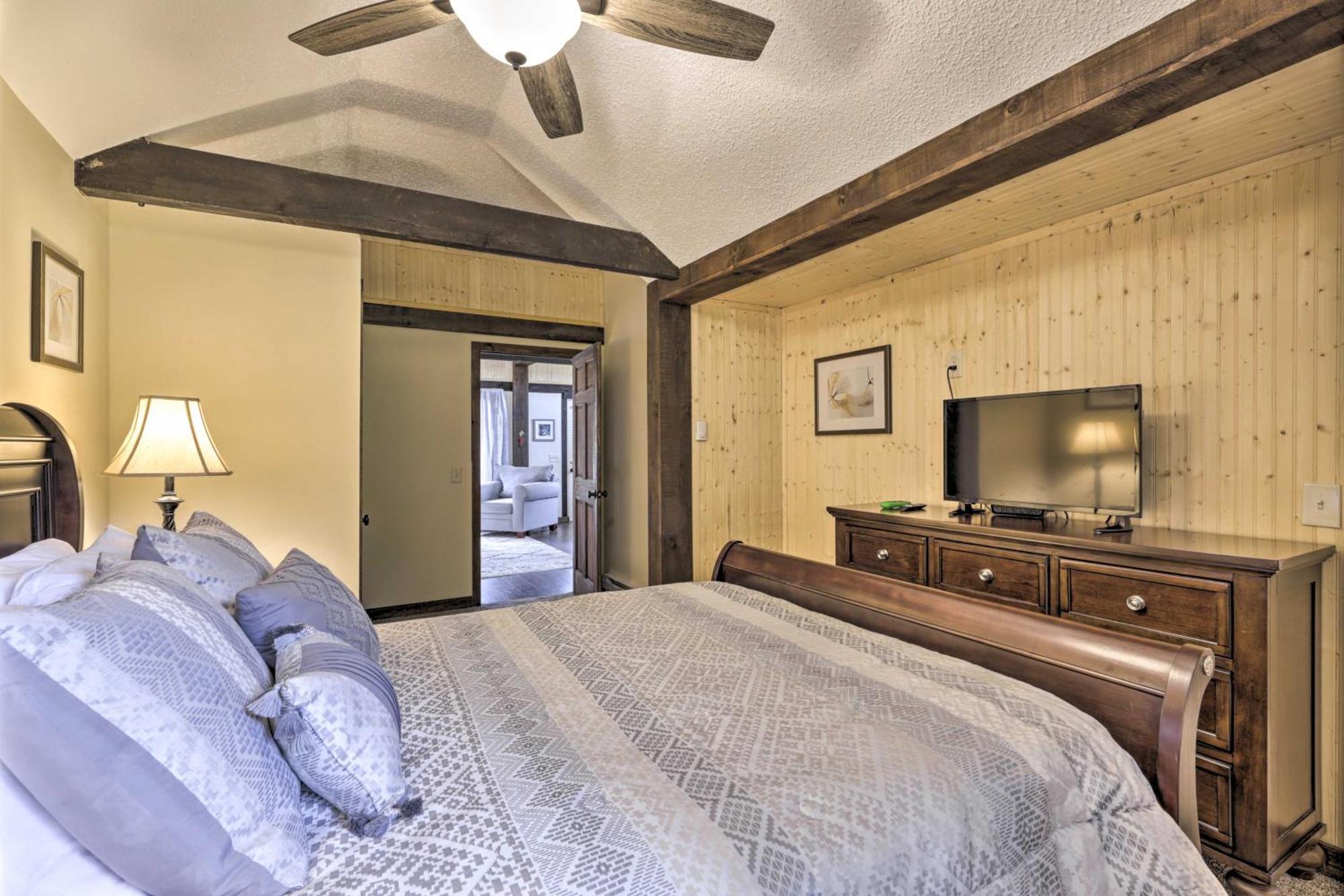 Private Guest House With Deck And Spectacular Views! Uncasville Bagian luar foto