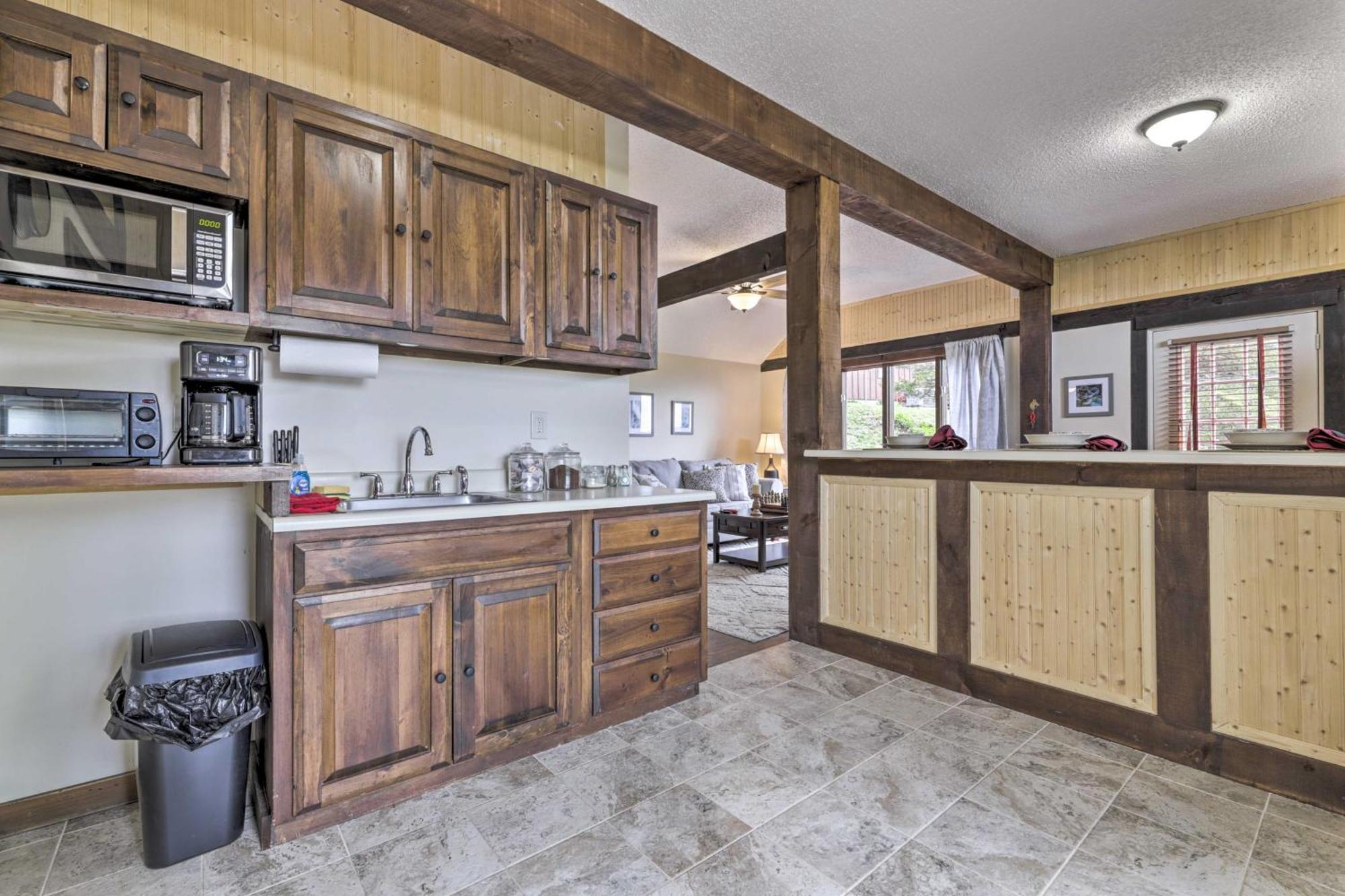Private Guest House With Deck And Spectacular Views! Uncasville Bagian luar foto