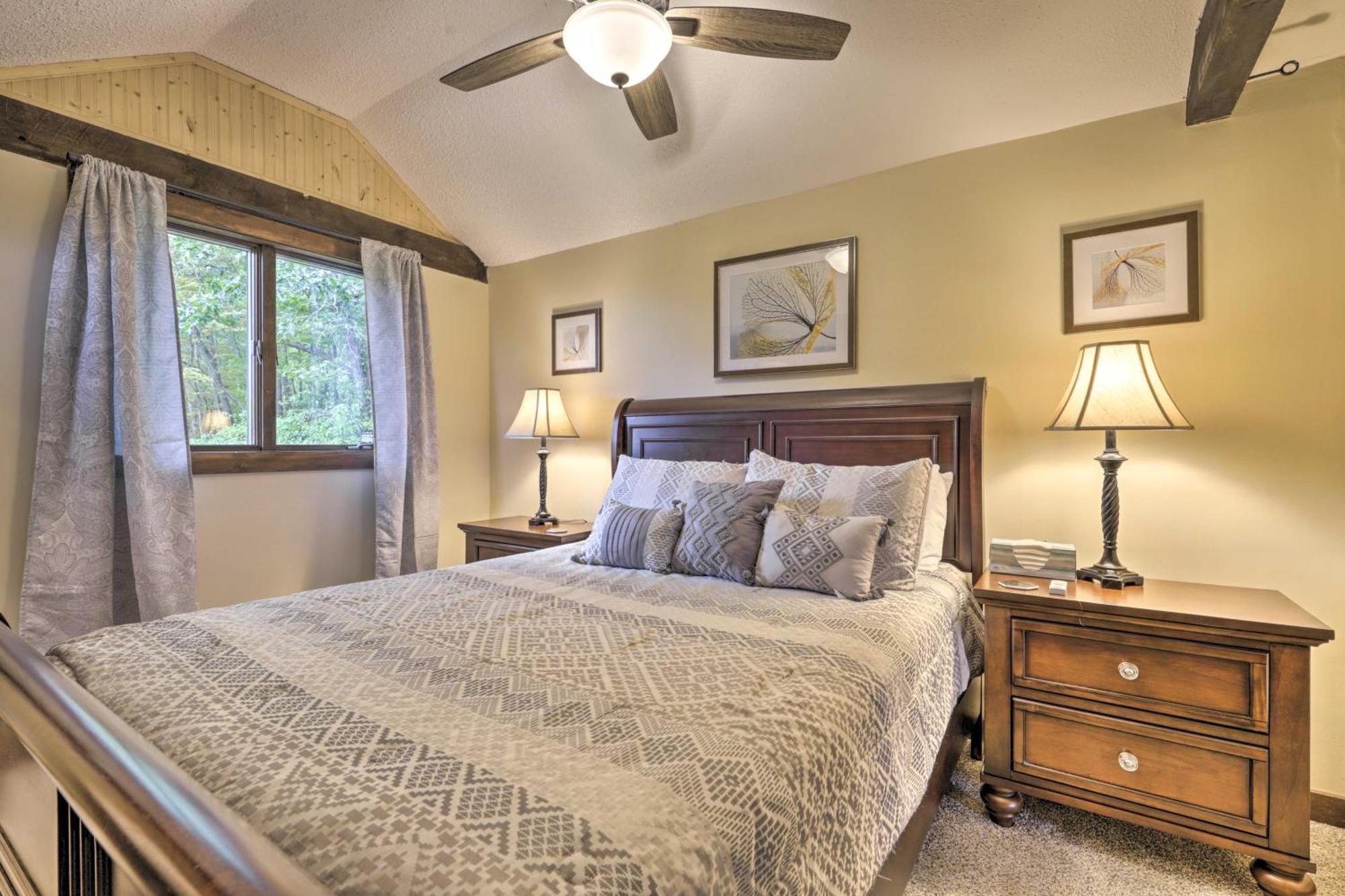 Private Guest House With Deck And Spectacular Views! Uncasville Bagian luar foto