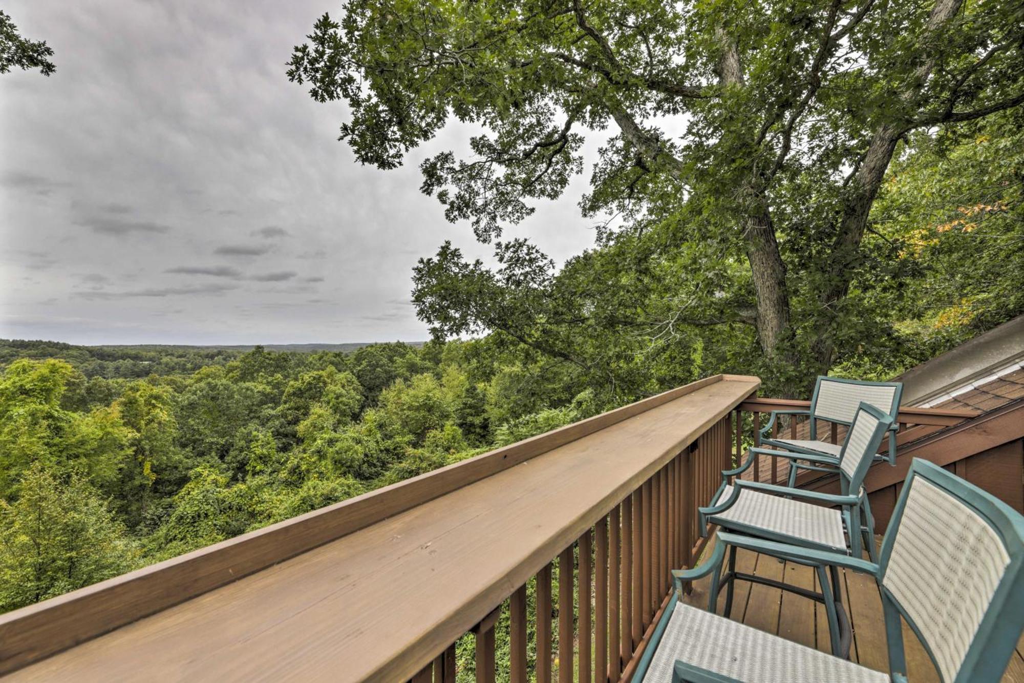 Private Guest House With Deck And Spectacular Views! Uncasville Bagian luar foto